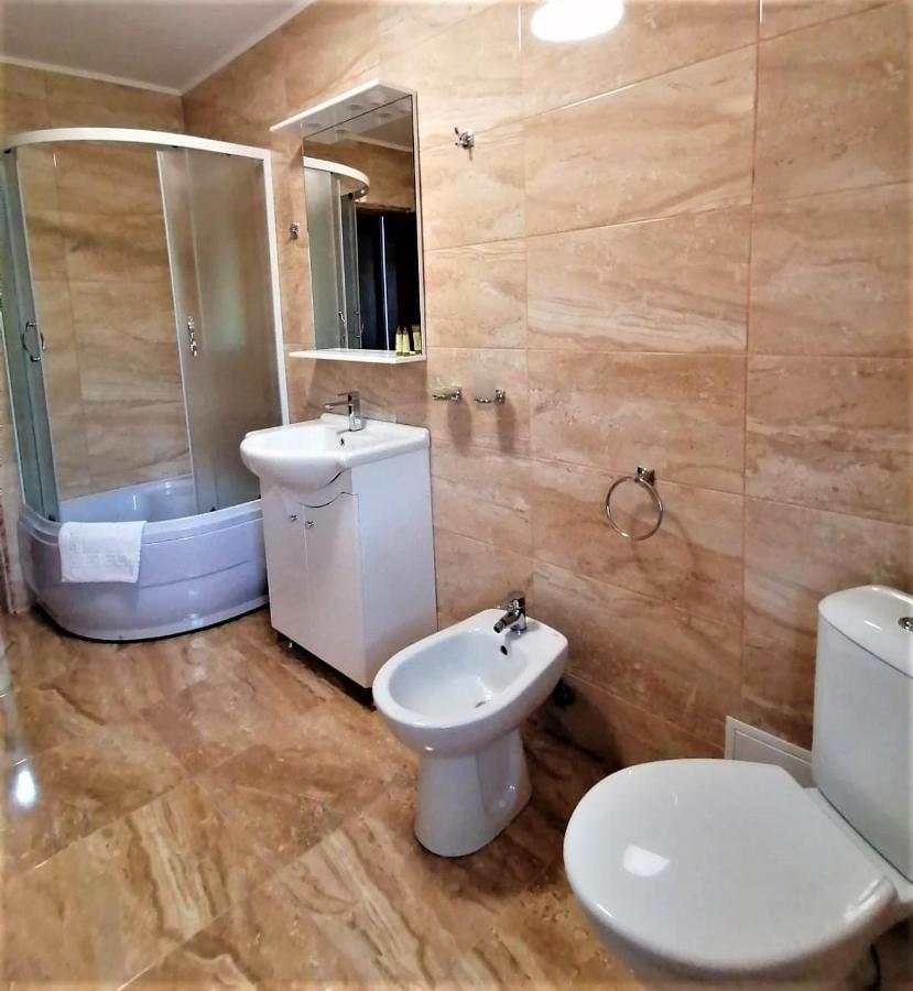 Готель Casa Carp Calarasi Екстер'єр фото