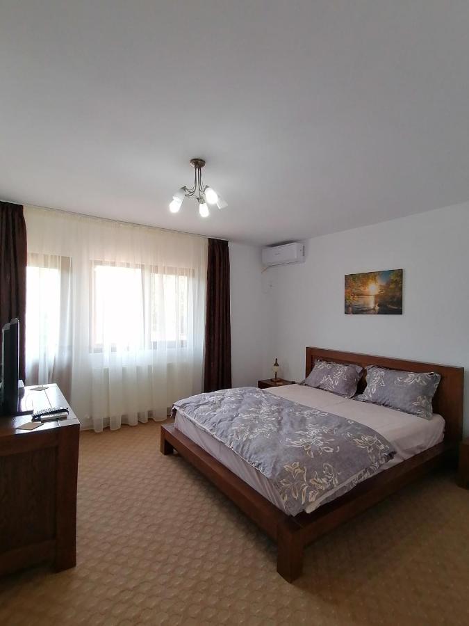 Готель Casa Carp Calarasi Екстер'єр фото