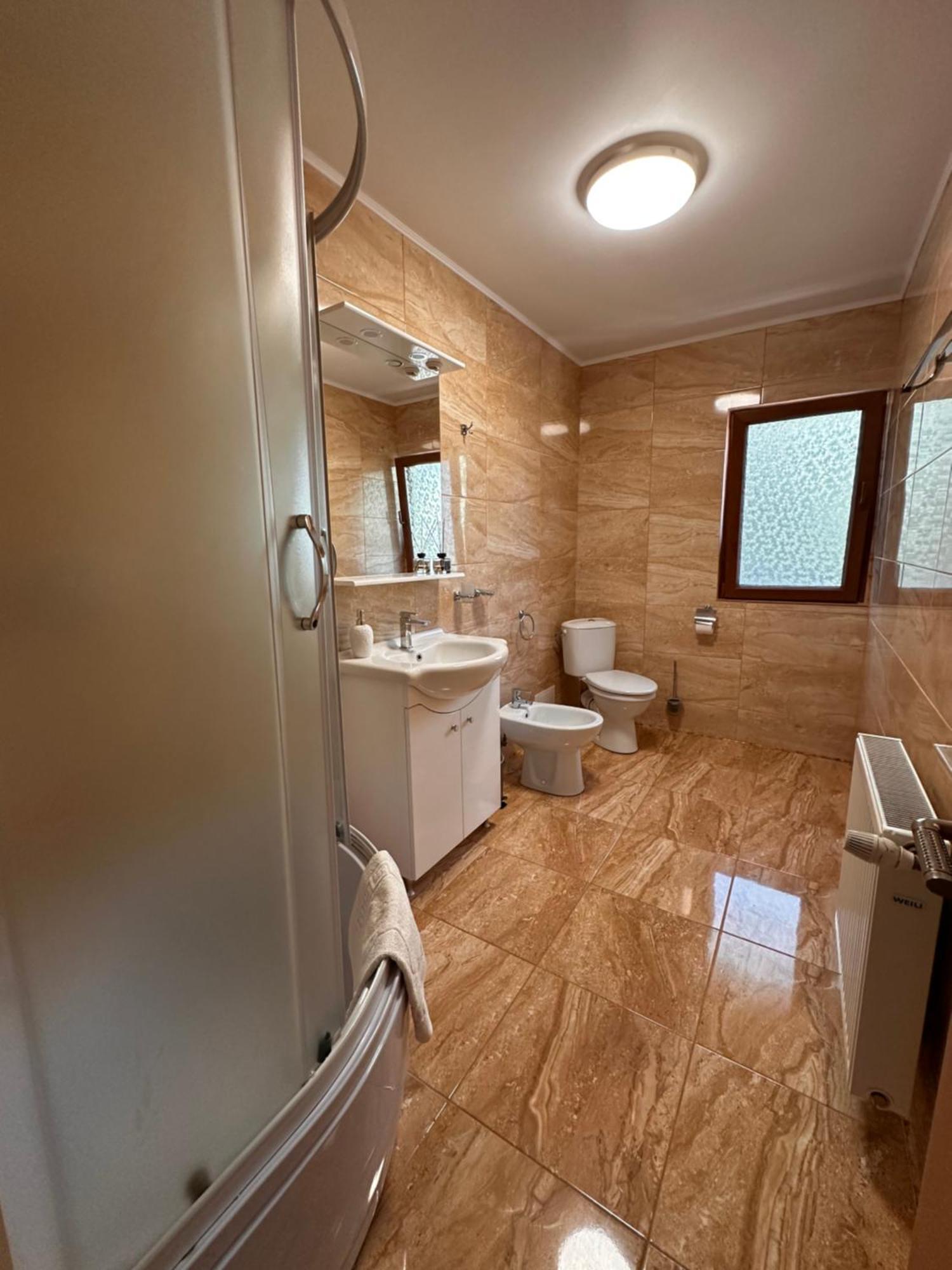 Готель Casa Carp Calarasi Екстер'єр фото